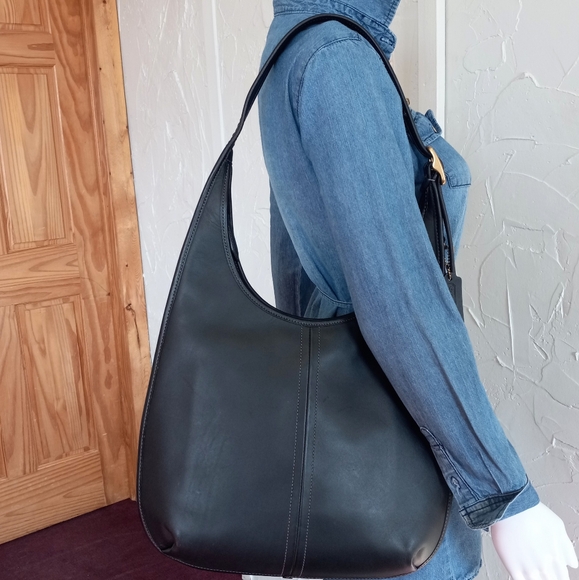 Coach: The Coach Originals Large, Ergo Shoulder Bag 33, Black - Picture 16 of 16